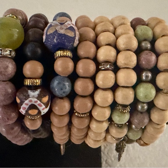 11 Stackable Bracelets - Picture 3 of 6